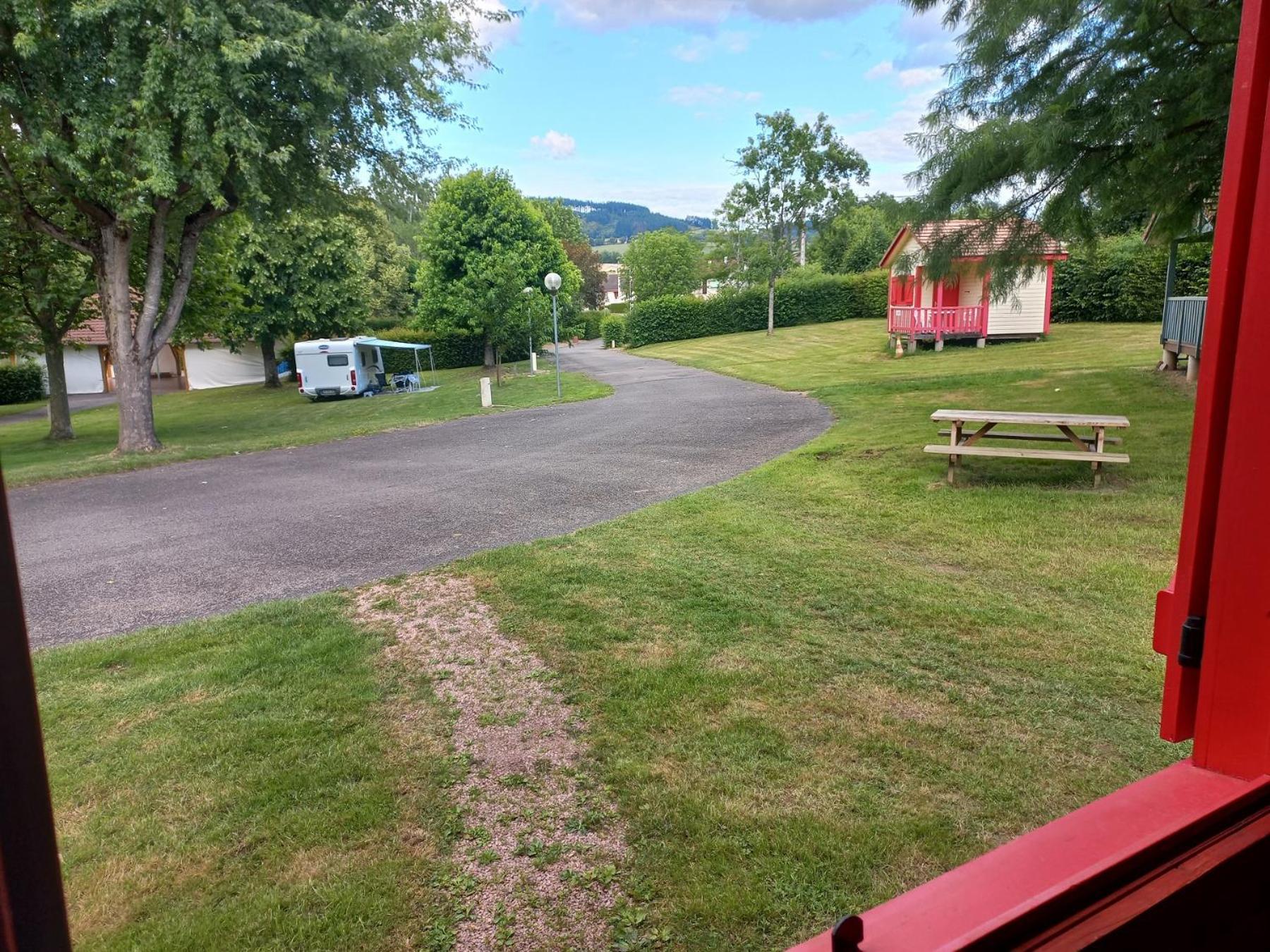 Camping Les Feuilles Chauffailles Exterior foto