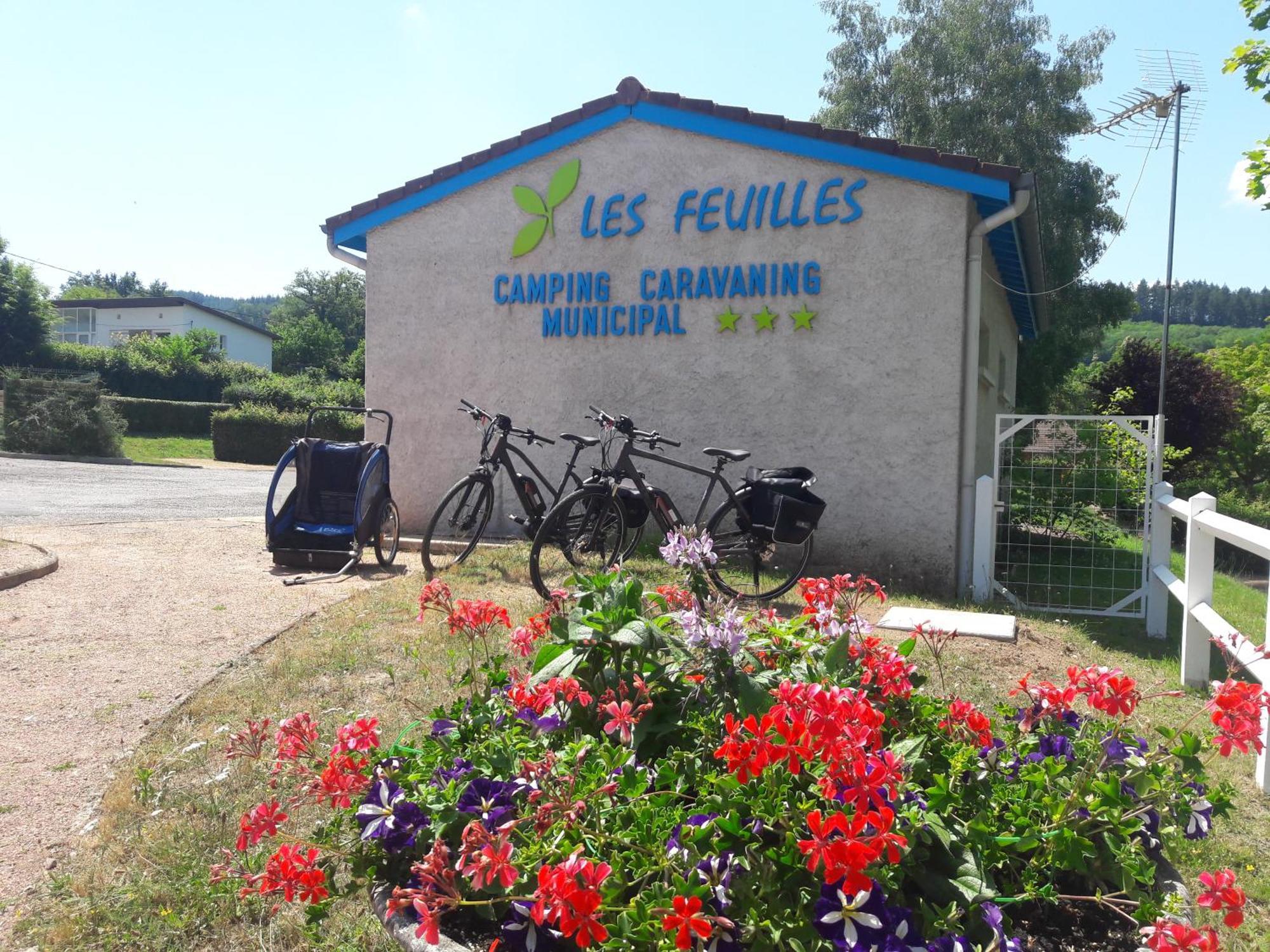 Camping Les Feuilles Chauffailles Exterior foto